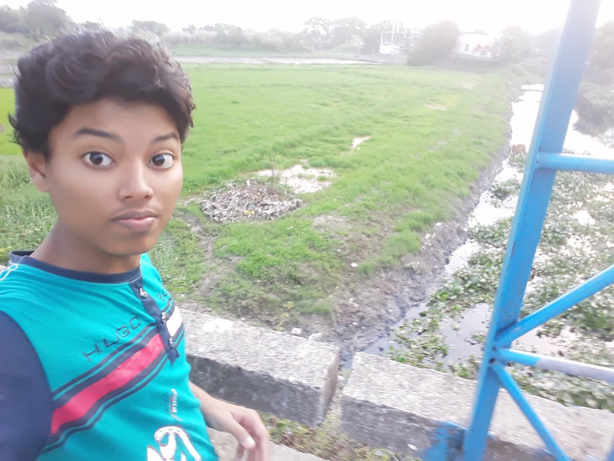আমরা সবাই চাই নিজের জীবনটা নিজের মতো করে সাজাতে কিন্তু সবার ভাগ্য সবার মত করে হয় না তাই না