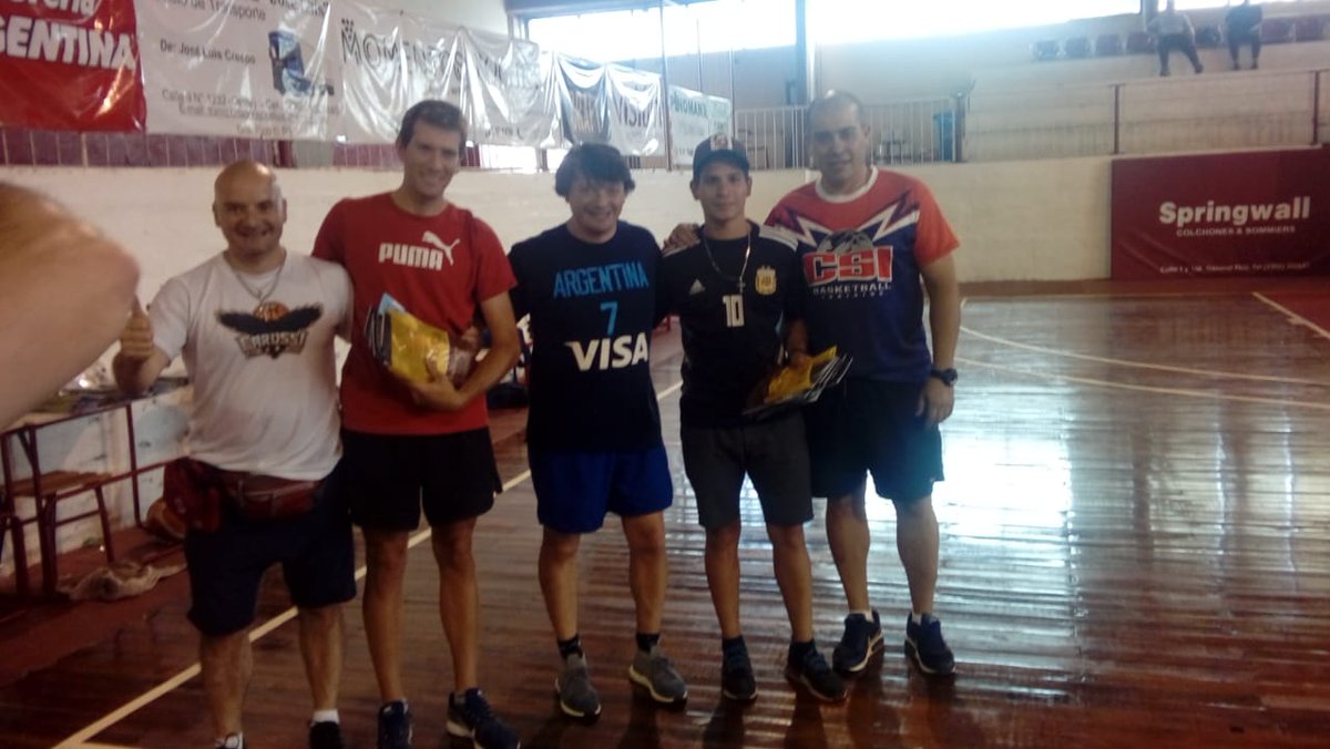 DarioCarosso's tweet photo. Preminis minis varones y mujeres más padres y profesores disfrutaron de una gran experiencia en el Encuentro Mini es Amistad 2019 en Gral Pico delegación de 45 personas de @CarossiBasquet 
Jugaron diferentes encuentros contra los clubes de la zona pampeana. Entrega de presentes. https://t.co/YYIolYFfDx