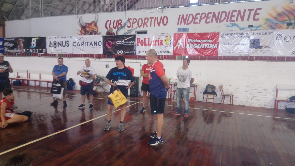 DarioCarosso's tweet photo. Preminis minis varones y mujeres más padres y profesores disfrutaron de una gran experiencia en el Encuentro Mini es Amistad 2019 en Gral Pico delegación de 45 personas de @CarossiBasquet 
Jugaron diferentes encuentros contra los clubes de la zona pampeana. Entrega de presentes. https://t.co/YYIolYFfDx