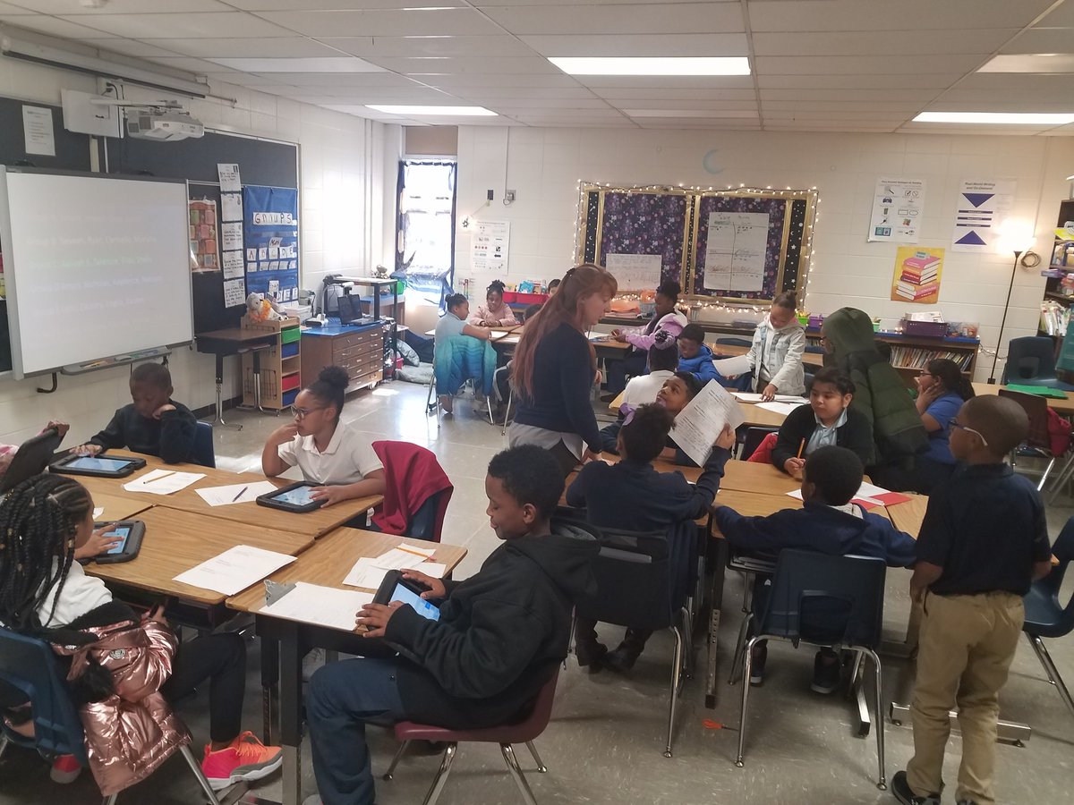 PriceOwls4th's tweet photo. 4th graders collaborating during Social Studies. Students were discussing their research findings regarding how Kentucky's landforms and resources affected the lives of early settlers. They also compared how our lives are different from the lives of Kentucky settlers. @PriceOwls https://t.co/gB7HAZzWkY