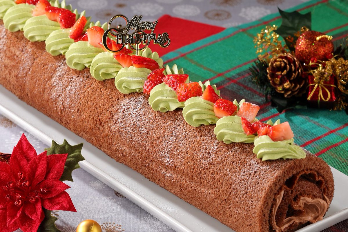スイーツパラダイス公式 スイパラ いちごのクリスマスロールケーキ ココア生地にガナッシュクリームを包み込んだ ロールケーキ です 抹茶クリームと甘酸っぱい 苺 の相性が抜群 ぜひお試し下さい 基本バイキング1100円 ドリンク別 コース