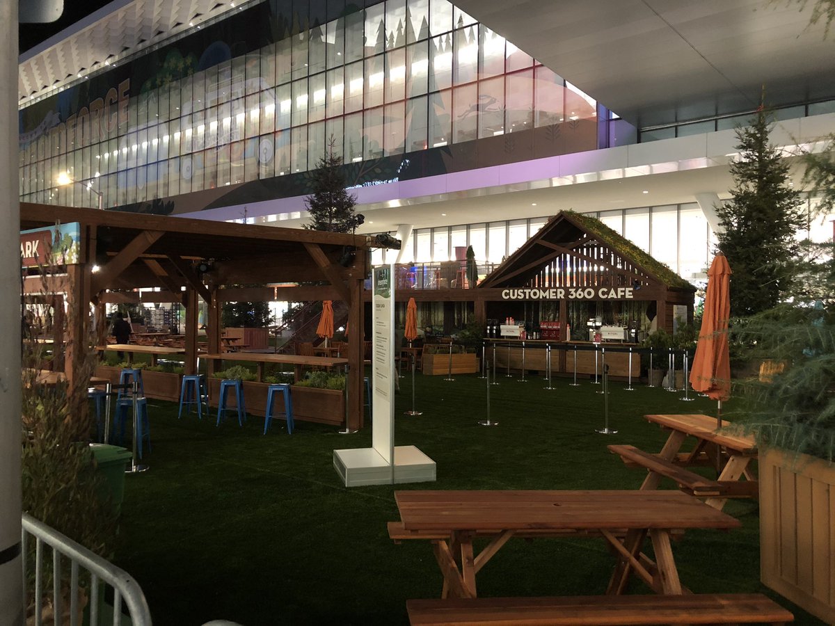 ErickOnTheWeb's tweet photo. Okay I’m checked in. Now what? #DF19 #DFFirstTimer https://t.co/84vaLuRohp