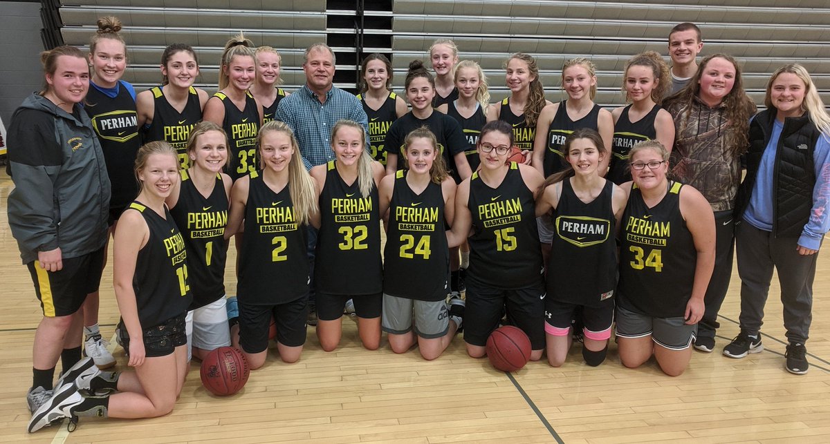 PerhamGBB's tweet photo. The girls wanted to do something generous with a portion of the earnings from our Purse Bingo and decided to give to the Wade Salo Benefit. Mr. Dean Salo stopped at practice today and was presented with $800! 
#proud
#morethanagame
#StingersUp https://t.co/dyU87Fc8Qt