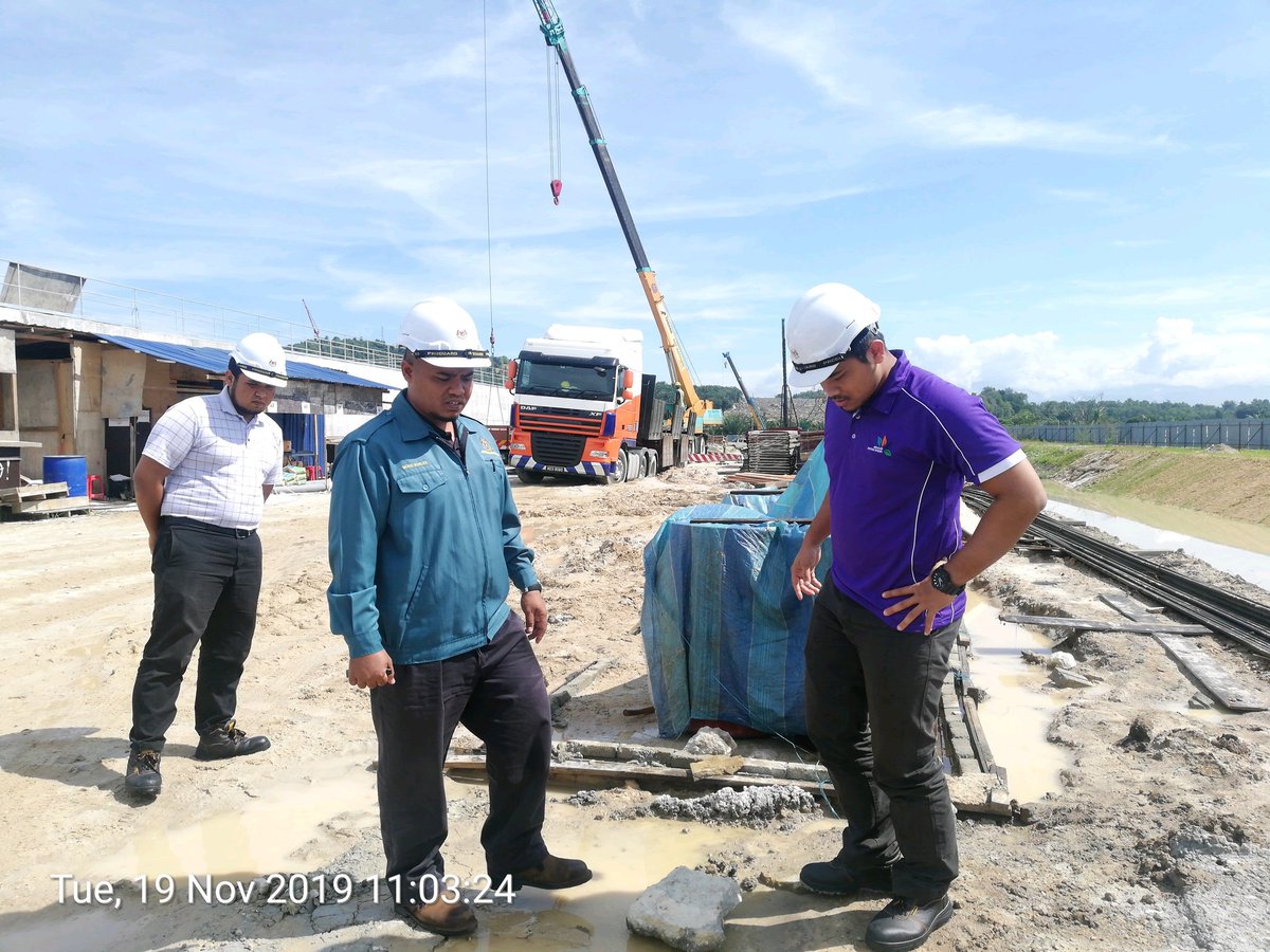 Papan2Stp's tweet photo. Ipoh RSTP - Pakej 2 - Pemeriksaan dan Pemantauan tapak oleh En. Azizi & En. Md Roslee dari Jabatan Alam Sekitar (JAS) Perak. #IpohRSTP #Papan2STP #pakej #Perak #Ipohregionalsewagetreatmentplant #yourfutureisourcommitment #loyalengineering https://t.co/f2HRGNJGnP