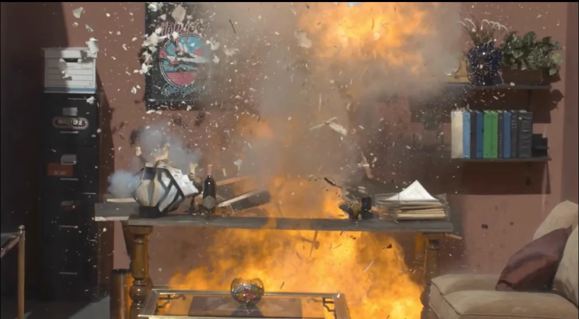 契約書まで書いて解散したモトリークルーが？契約書を爆破して復活www