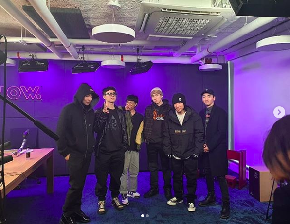 Kvibe_thailand's tweet photo. Andup, Giriboy, Lil Boi, Ugly Duck และ Take One ร่วมเป็นแขกรับเชิญในรายการ 'THINKING BOUT' เพื่อร่วมพูดคุยถึงเรื่องราวช่วงที่ผ่านมาในฐานะเพื่อนร่วม Do'main Crew กับ Zico ซึ่งทำหน้าที่เป็นผู้ดำเนินรายการดังกล่าว
#Domain #Andup #Giriboy #LilBoi #UglyDuck #TakeOne #Zico #Kvibenews https://t.co/KdbT1St8aG
