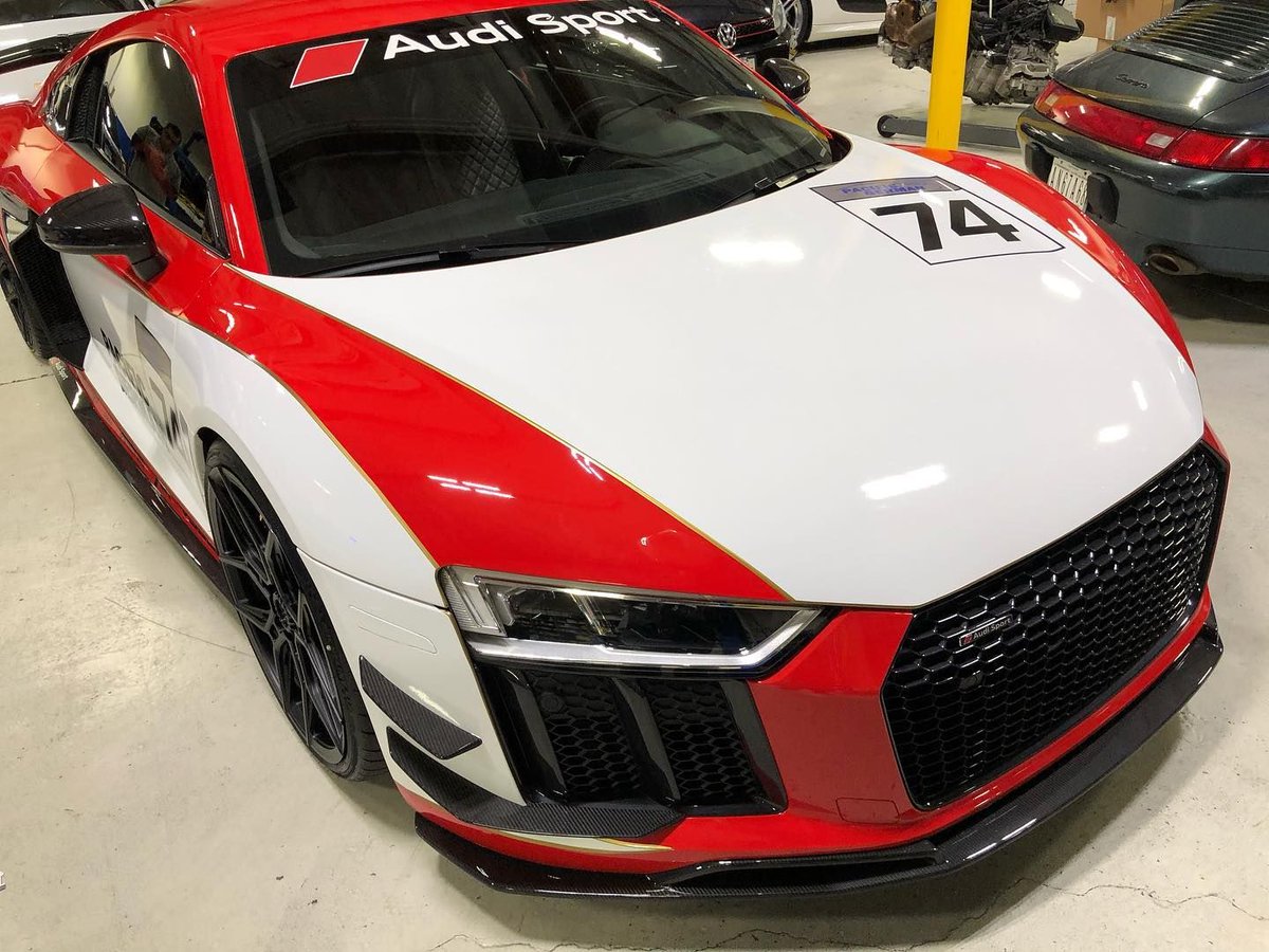 Gatorwraps's tweet photo. Awesome partial with decals on an Audi R8. Lookin awesome! 🔥🔥👀👀🐊😎 #audir8 #gatorwraps #vehiclewrap #vehiclewraps #3m #vinylwrap #graphics #design #ffellers #fellers -NG https://t.co/f0XhQFqbXK