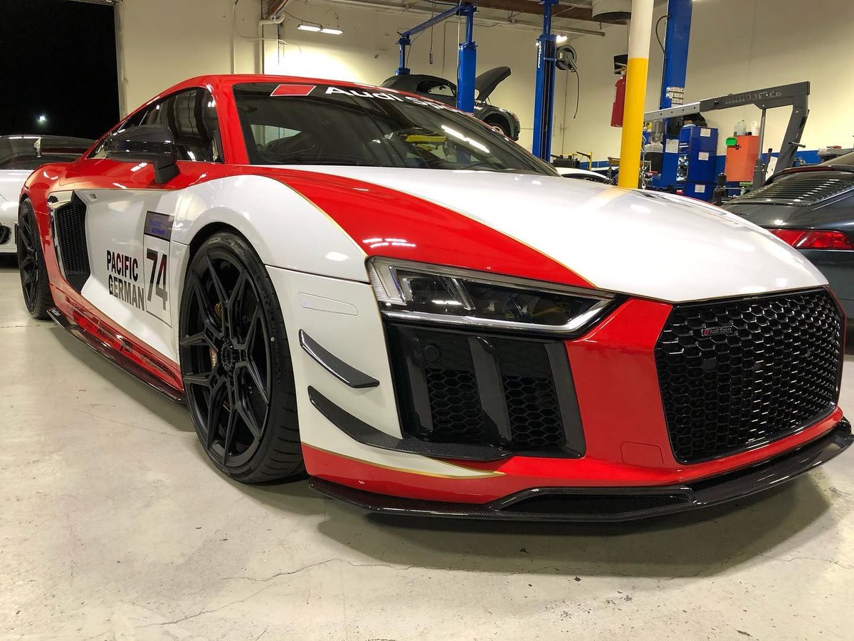 Gatorwraps's tweet photo. Awesome partial with decals on an Audi R8. Lookin awesome! 🔥🔥👀👀🐊😎 #audir8 #gatorwraps #vehiclewrap #vehiclewraps #3m #vinylwrap #graphics #design #ffellers #fellers -NG https://t.co/f0XhQFqbXK