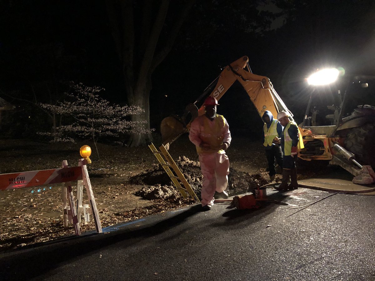 MemphoNewsLady's tweet photo. Whelp. Late nite for @MLGW crews on our street. Broken water main. Water’s turned off right now. Bummer coming home after work. But @RonChilders & I appreciate these gentlemen working in the cold & rain to fix it! #memphis #oldinfrastructure https://t.co/4UhI5dCiWZ