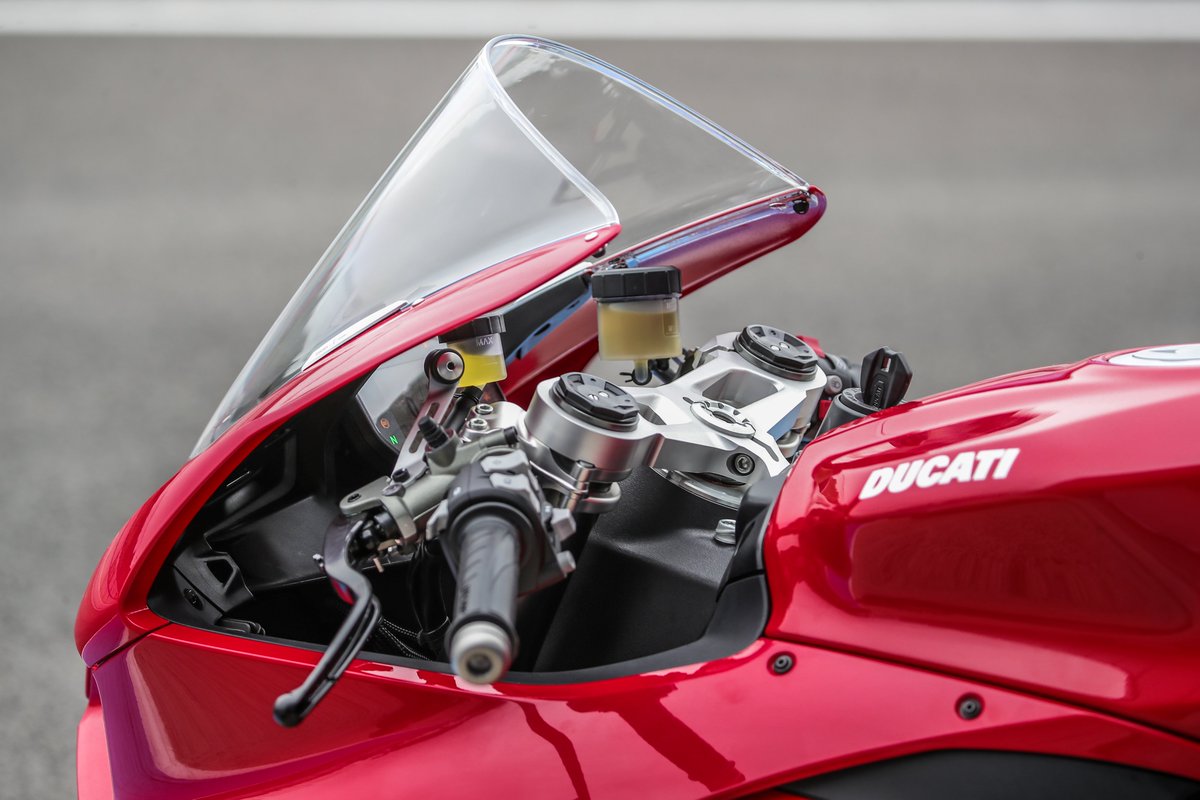 odmag's tweet image. The newest Ducati Panigale V2 ridden.

Read the first impressions here -  overdrive.in/reviews/2020-d…

#Ducati #DucatiPanigale #DucatiPanigaleV2 #Panigale #Motorcycle #Trackreview #review