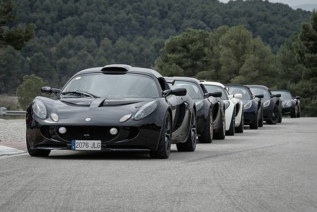 thedrivetastic's tweet photo. Just one left in white - shot by @thedrivetastic
#thedrivetastic #spiriteddrive #drivetastic #lotus #lotuselise #lotusexige #elise #exige #elises2 #elises1 #exiges2 #exiges #forthedrivers #addlightness #lightisright #colinchapman #trackday #drivelotus #blackonblack #driveta… https://t.co/Y1TTuQE3zi
