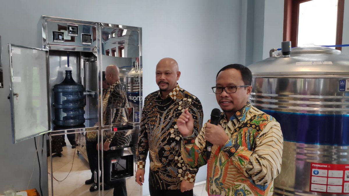 ptl_bppt's tweet image. Penerapan Teknologi Air Siap Minum (Arsinum) di Universitas Al Azhar Medan, Sumatera Utara dengan kapasitas produksi 5.000 liter per hari. 
Semoga menjadi kebermanfaatan #BaktiTeknologi #UntukNegeri yang dipersembahkan PTL BPPT
#BPPTSolidSmartSpeed