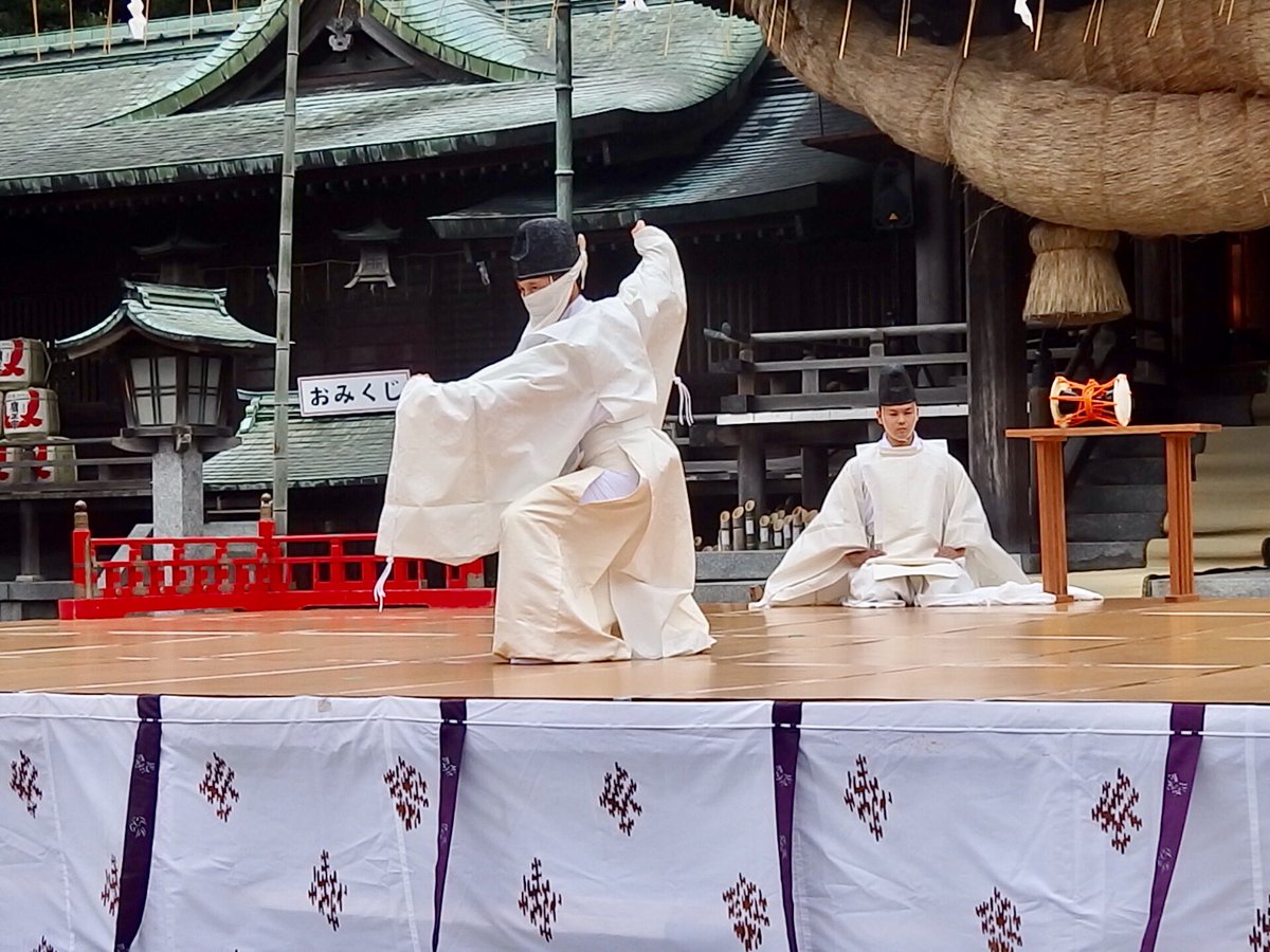 面を被って行われる日本各地の神事や祭事の様子がカッコイイ 現代ではこんな風にアレンジした人たちも ゾクゾクする絵面ばかり Togetter 面を被って行われる日本各地の神事や祭事の様子がカッコイイ 現代ではこんな風にアレンジした人たちも ゾクゾクする絵面ばかり Togetter