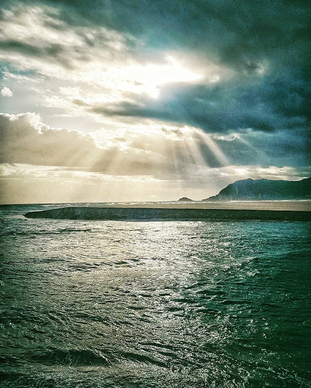 gotravelbug's tweet photo. After the storm the sun never says to the Earth, "You owe me." It merely lights up the whole sky and reveals its wonders... #rain #cloudious #adventure #lovewherewelive #viewoftheday #visualstoryteller #dametraveller #exploretocreate #traveltoexplore #tr… https://t.co/41xAjDRGeF https://t.co/k4QSrEwEUr
