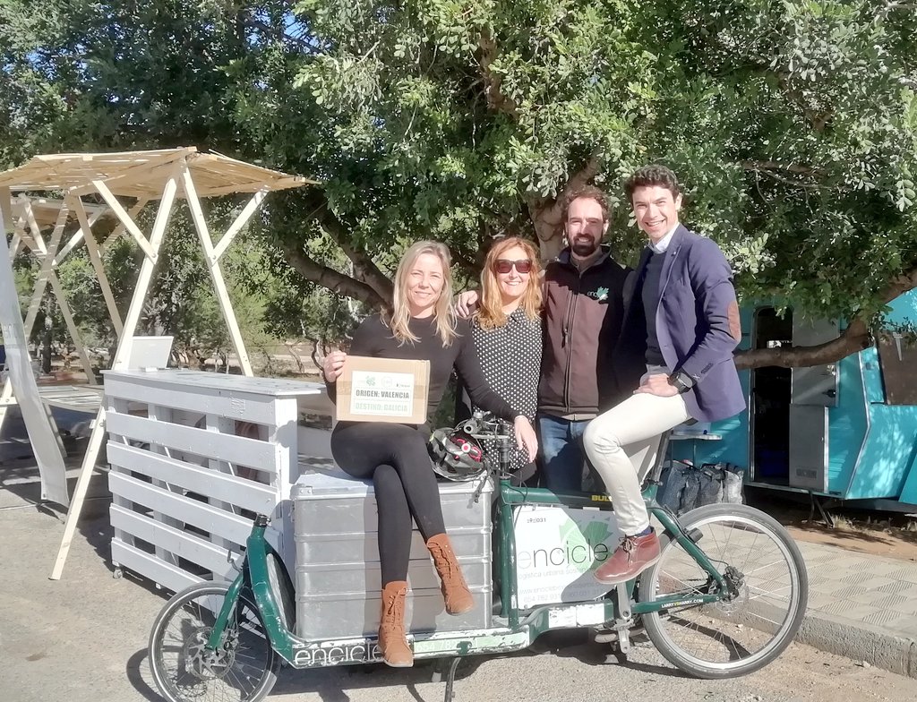 LucaCinti's tweet photo. #Innovación para un futuro más #sostenible

Los mejores partners ya están co-creando ese futuro con nosotros en @barriolapinada.

@HEREMobility @AccionaMoto @encicle
🛴🚲🛵

#ClimateChange #Tecnologia #Digital #startups #startupweek #valencia https://t.co/8WvJAWVNWG