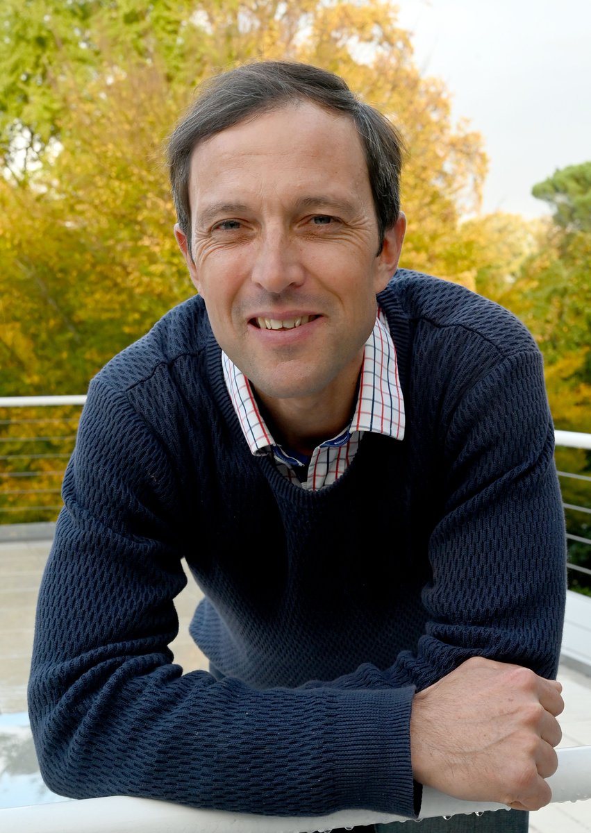 AFEquine's tweet photo. 🎬 Interview d'Arnaud Boiteau, cavalier international 🇫🇷 et écuyer du @cadrenoir_ene lors des #AFEquine
💬 "Il me parait difficile de pratiquer l'équitation au sens large sans se soucier si l'animal que l'on a sous sa selle le vit correctement"
➡ https://t.co/OSjAg20JDT https://t.co/afdFDTfN3e