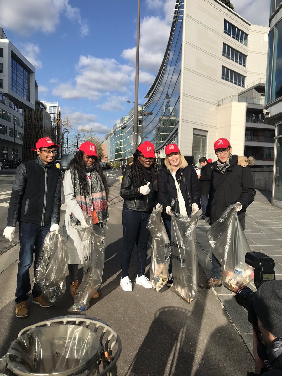 caissedesdepots's tweet photo. Malheureusement les sacs se remplissent vite .. 😭🌿 de quoi se sensibiliser à la réduction des déchets 💪🏼🌿 #CleanUpWalk 
Les équipes de la @caissedesdepots et @natixis sont vraiment motivées 👏🏼 @VIACTI https://t.co/VdFwPIBVFy
