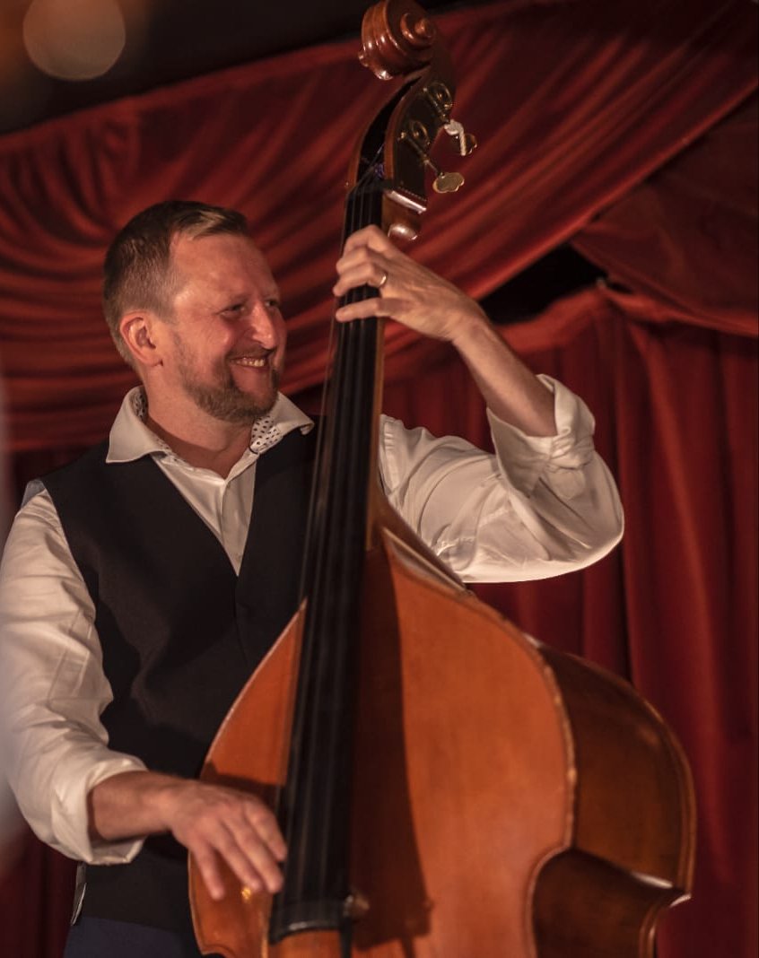 Dave Luvin presents the #jazz singers tonight @MattandPhreds featuring fabulous Hayley Williams @pipwilliams_vox come down to a great #jazzclub with laid back vibe and happy hour deals