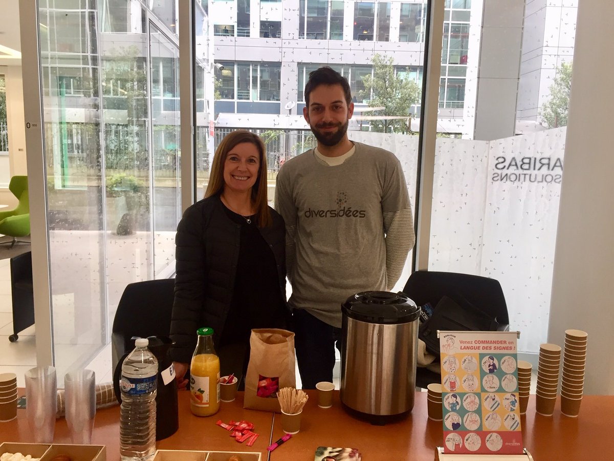 BNPPLeasingFR's tweet image. Une expérience étonnante et enrichissante pour faire un 1er pas au-delà du #handicap andicap.
Merci à Nicolas Combes de @Diversidees qui a animé ce &quot;café signes&quot;.
#PositiveLeasing #RSE