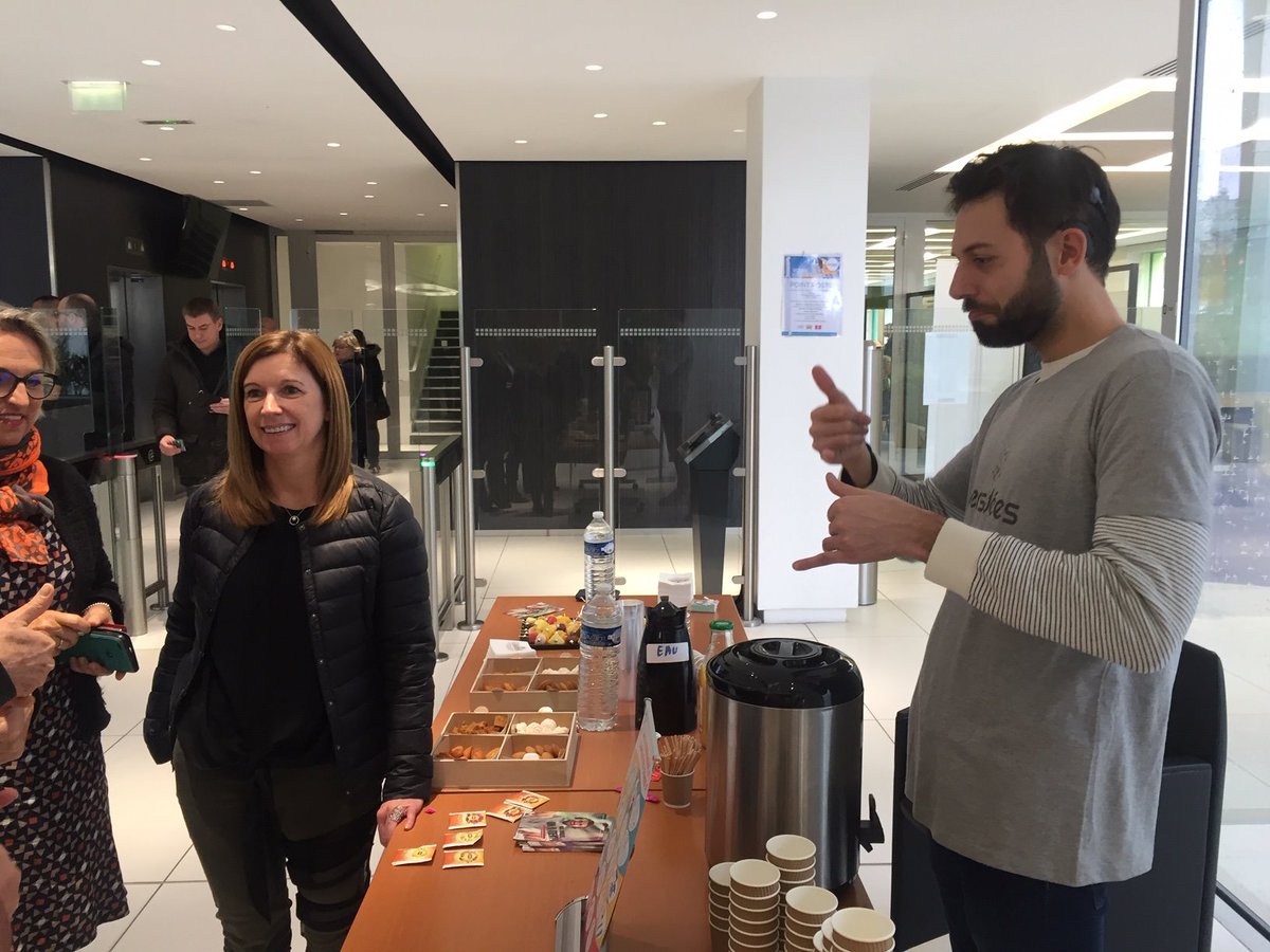 BNPPLeasingFR's tweet image. Une expérience étonnante et enrichissante pour faire un 1er pas au-delà du #handicap andicap.
Merci à Nicolas Combes de @Diversidees qui a animé ce &quot;café signes&quot;.
#PositiveLeasing #RSE