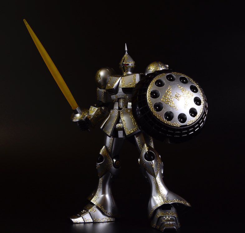 プロモデラー 林哲平 見るだけでプラモが上手くなるツイッター Mgギャン式典使用のテーマはエングレービング 缶スプレーのランナー吹きで輝くシルバーに塗装する方法 デコレーション用シールでエングレービングをお手軽に加える方法などを解説しています