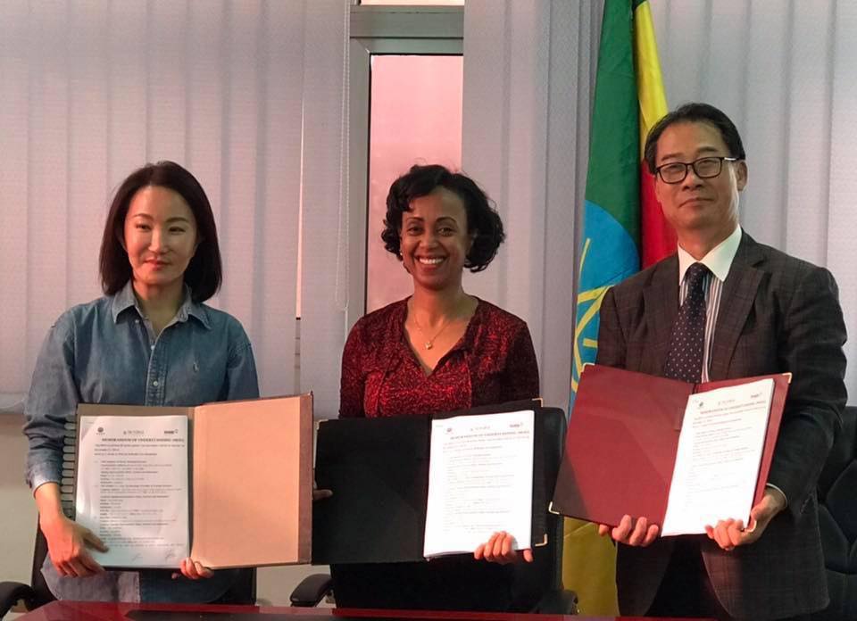 fanatelevision's tweet photo. #Ethiopia's Ministry of Health signed a #MoU with T&C Korea & #SharePlus Global with support of #KOICA, to modernize Health posts using solar solutions & digitize health extension program (HEP) modules. @lia_tadesse https://t.co/vWnQRWZ8Hi