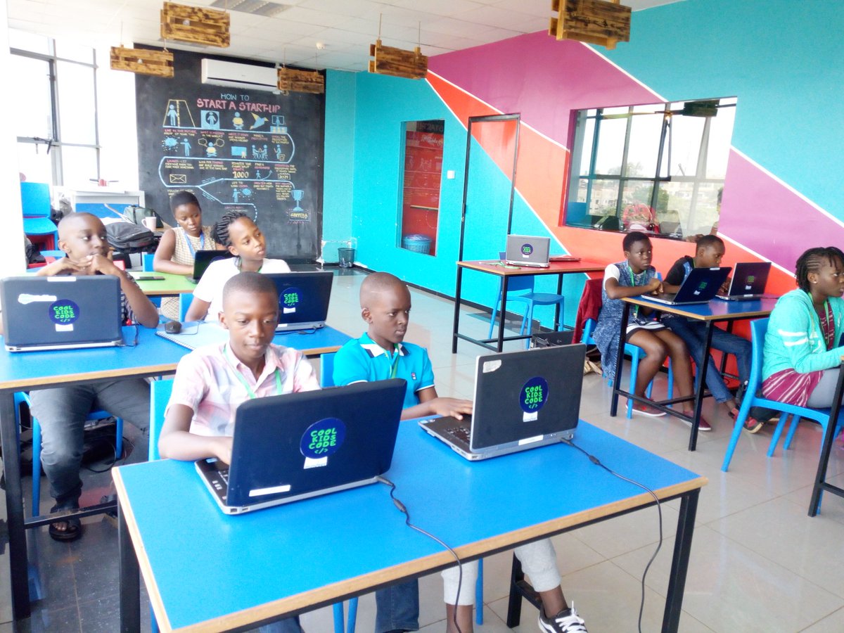 lizprossy's tweet image. Day 2 of the vacists coding Bootcamp with @coding_mindset our students  are extremely excited discovering new technologies #coolKidsCode kudos to @InnovationVilla @Missvurlentina @sylivakitty