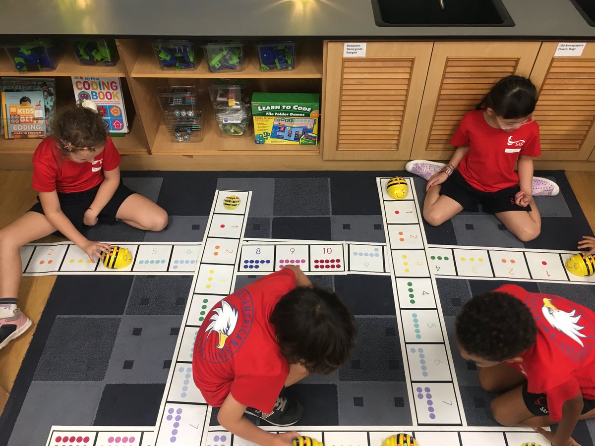 KelliBuxton's tweet image. Kids get #creative with number lines in our #codingcorner at #thehive during #freeexploration time #sasedu