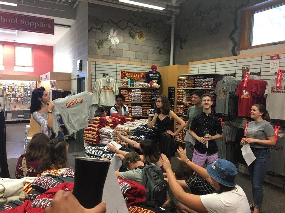 ¿Qué es de las primeras cosas que tienes que hacer cuando llegas a tu nueva cada para los próximos años? ¡Descubrirla! Alba Robledo lo hizo en modalidad 'scavenger hunt' descubriendo los sitios más destacados de Oberlin College, donde estudia dirección de cine.