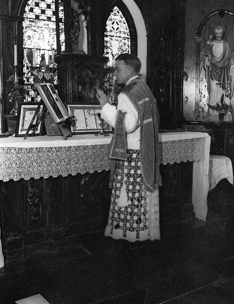 TheNewOcean's tweet image. 3/ Many will question why @ArcticGuy2 has asked this #truthtopower question. I am guided by my spiritual guide my great uncle, Monsignor Basil Martin,CS, PP OBE of St. Peters Parish #KetchHarbour, the #RomanCatholic #Chaplain of the Fleet @RoyalCanNavy in WW2. #PTSD #Canpoli