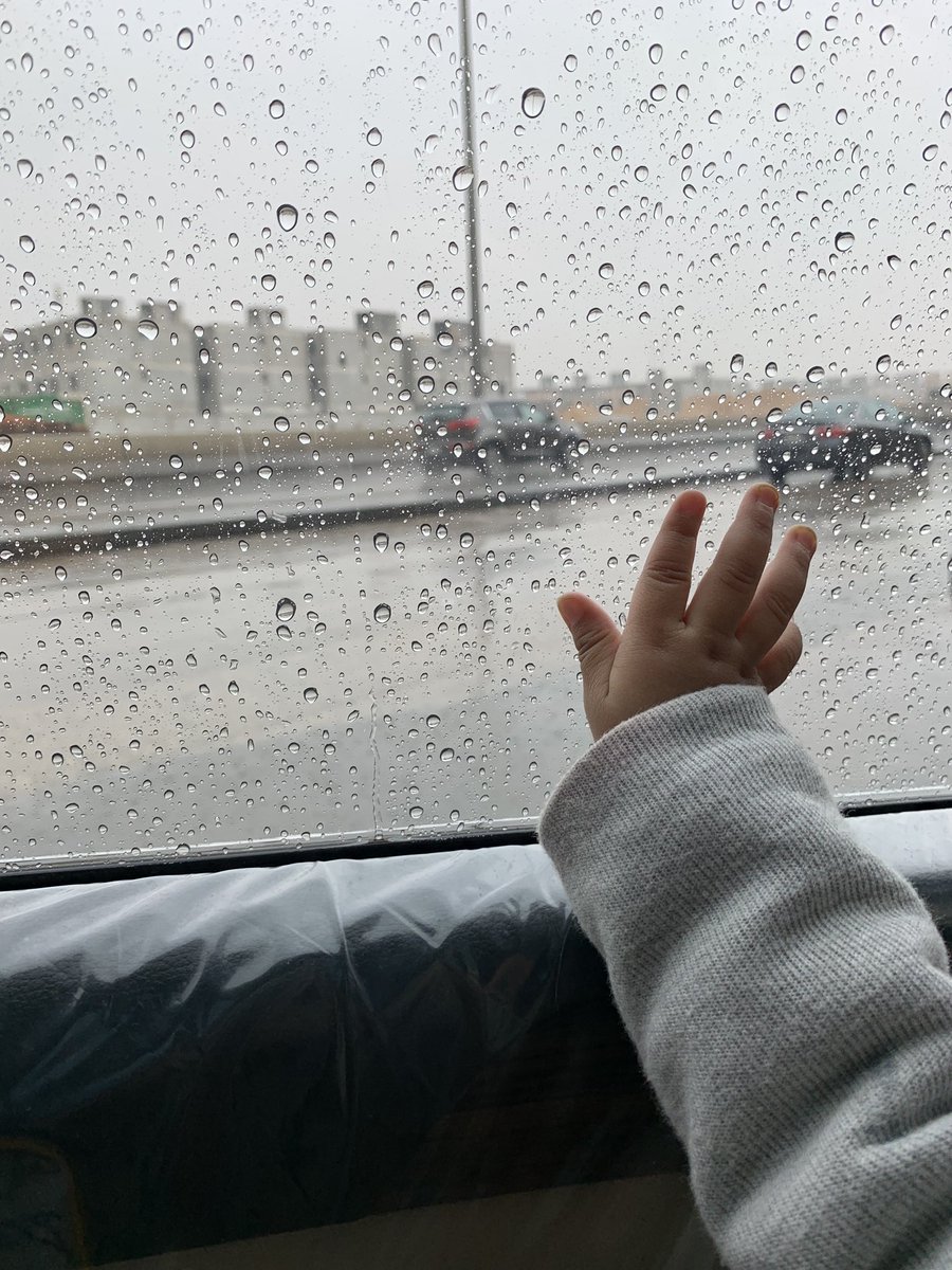 dghfho's tweet photo. جيتني بليلة مطر وضحكتك كانت حياه https://t.co/dZJR1pQ5G4