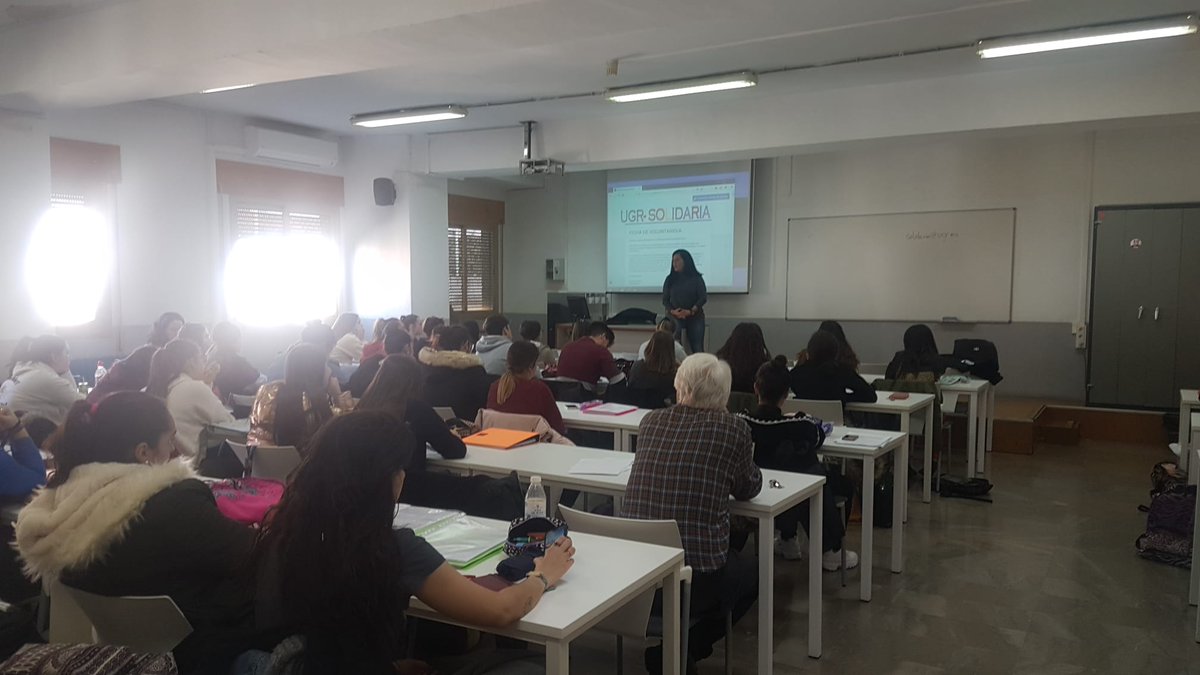 UgrSolidaria's tweet photo. Ayer tuvimos la oportunidad de estar con l@s alumn@s de Psicología en la Facultad de Trabajo Social hablando y compartiendo experiencias de voluntariado. 

Gracias al profesor Jose Luis Cabezas por acercarnos a su alumnado, como siempre. https://t.co/rhvHMBklSb