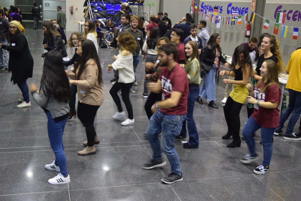 🤩 Más de 120 estudiantes incoming de la <a href="/UniversidadMH/">UMH</a> y sus buddies han participado en la cena internacional del <a href="/cluberasmusumh/">Club Erasmus Umh</a>.

Una fiesta con bailes del mundo y gastronomía muy variada 😋🥳 

😎 Mira las fotos del evento: bit.ly/331ft7v

#IncomingUMH #BuddyUMH