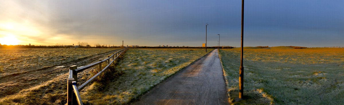This is how winter is supposed to be - cold and crisp with an ace sunrise mid-commute. Not one single car driver tried to kill me either. Perfect start to the day. And I’m sure my toes will defrost in about 2 hours too. #ne #townmoor #ride2work