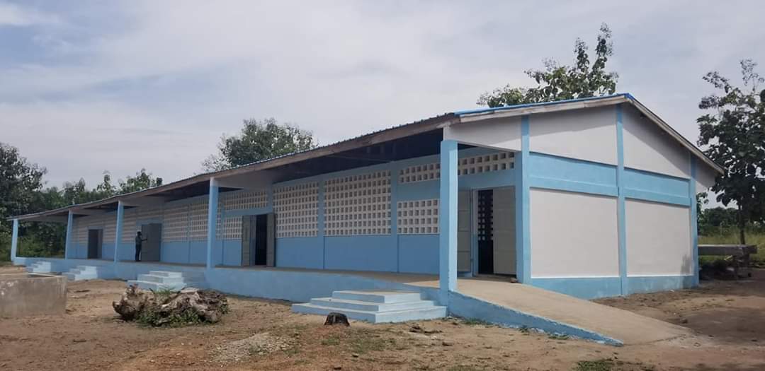 JsvdAsso's tweet image. #JsvdTogo 🇹🇬
#AnaSuisse 🇨🇭
#Octobre2019
EPP AGOKPALA 
Bâtiment scolaire construit dans le village d'Agokpala.Merci aux volontaires et donateurs . Pour plus d'informations sur l'association jsvdtogo@hotmail.fr / Tel 00228 91049417
Site : jsvd.onlc.fr