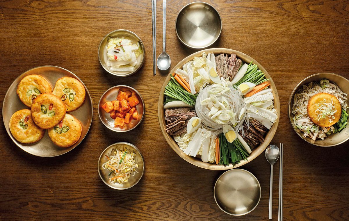When you’re in #Seoul, savour the traditional kimchi, chimaek, and tteokbokki, but this time, get a taste of the culinary heritage of North Korea too. Find out where: bit.ly/2Oe7Oxj

Credit: DYLAN GOLDBY Neungra Table< Seoul<Korea