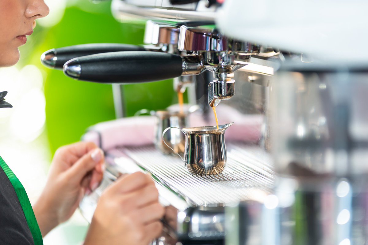 Barista_Factory's tweet photo. ¡Curso Baristas de 1 Estrella⭐️ de BaristaFactory en #Vigo!

Os dejamos con las fotos de la entrega de diplomas a nuestros alumnos. 
Siempre enseñando a hacer el mejor #café ☕️https://t.co/bloJNiM0dG https://t.co/F2V51GetMW