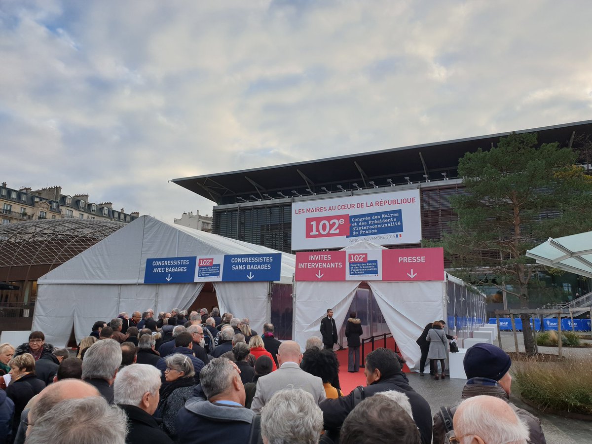 3 jours de congrès des maires pour defendre nos territoires, pour defendre nos ressources humaines et financières,  pour défendre nos services publics, pour defendre des communes prêtes à evoluer mais sur de vrais projets de territoires partagés,  souhaités et non imposés ...