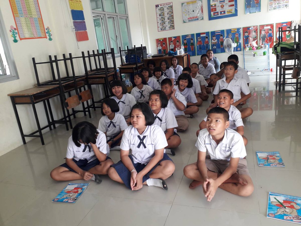 วันนี้ 19/11/2562 ตั้งแต่เวลา 14:30-15:30 น. ร.ต.ท. คณิน วิริยะไชยวงศ์ ครูตำรวจแดร์สังกัด สภ.ปักธงชัย ทำการเปิดโครงการพร้อมเข้าสอนตามโครงการ"การศึกษาเพื่อต่อต้านการใช้ยาเสพติดและความรุนแรงในเด็กนักเรียน"(D.A.R.E.) ที่โรงเรียนอนุบาลเทศบาลตะขบ ต.ตะขบ อ.ปักธงชัย จ.นครราชสีมา