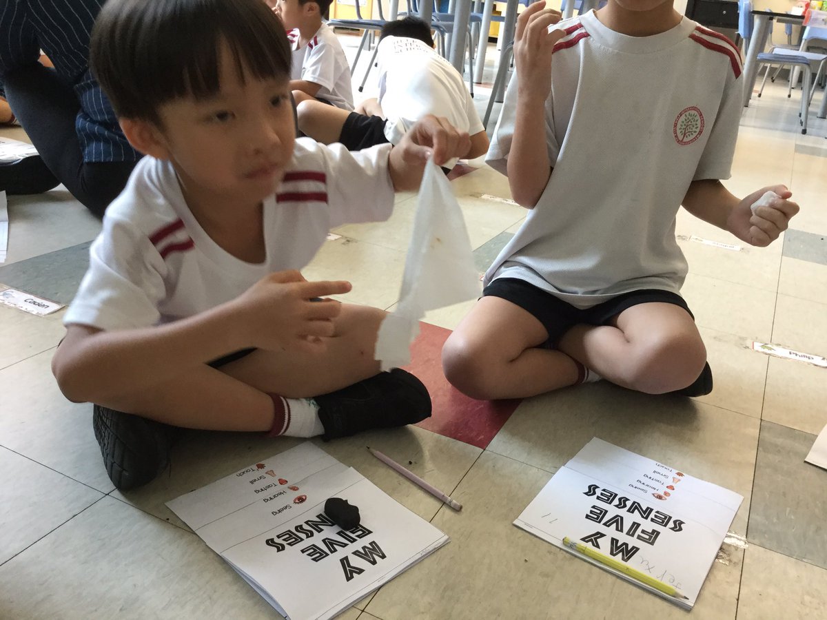 Year1HIS's tweet photo. In our IPC Unit How Are You, we are learning about our five senses and how they keep us safe and healthy. We used our 5 senses to explore and answer questions about taste, touch, sight, hearing and smell. #his_learning #IPC https://t.co/9Yt7CAHTZZ