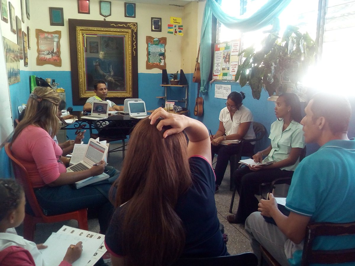 francelis199's tweet photo. #UnionDefensaYPaz Hoy #18Nov Iniciamos preparativos para el #CongresoPedagogicoCircuital con reunión organizativa del circuito 5 en San Mateo #Aragua con apoyo del #CLIFPMB, directivos y supervisor @ZE_Aragua @CRIFPMA @leoalvacabrera @psuvaristobulo https://t.co/xr3sHa9R50
