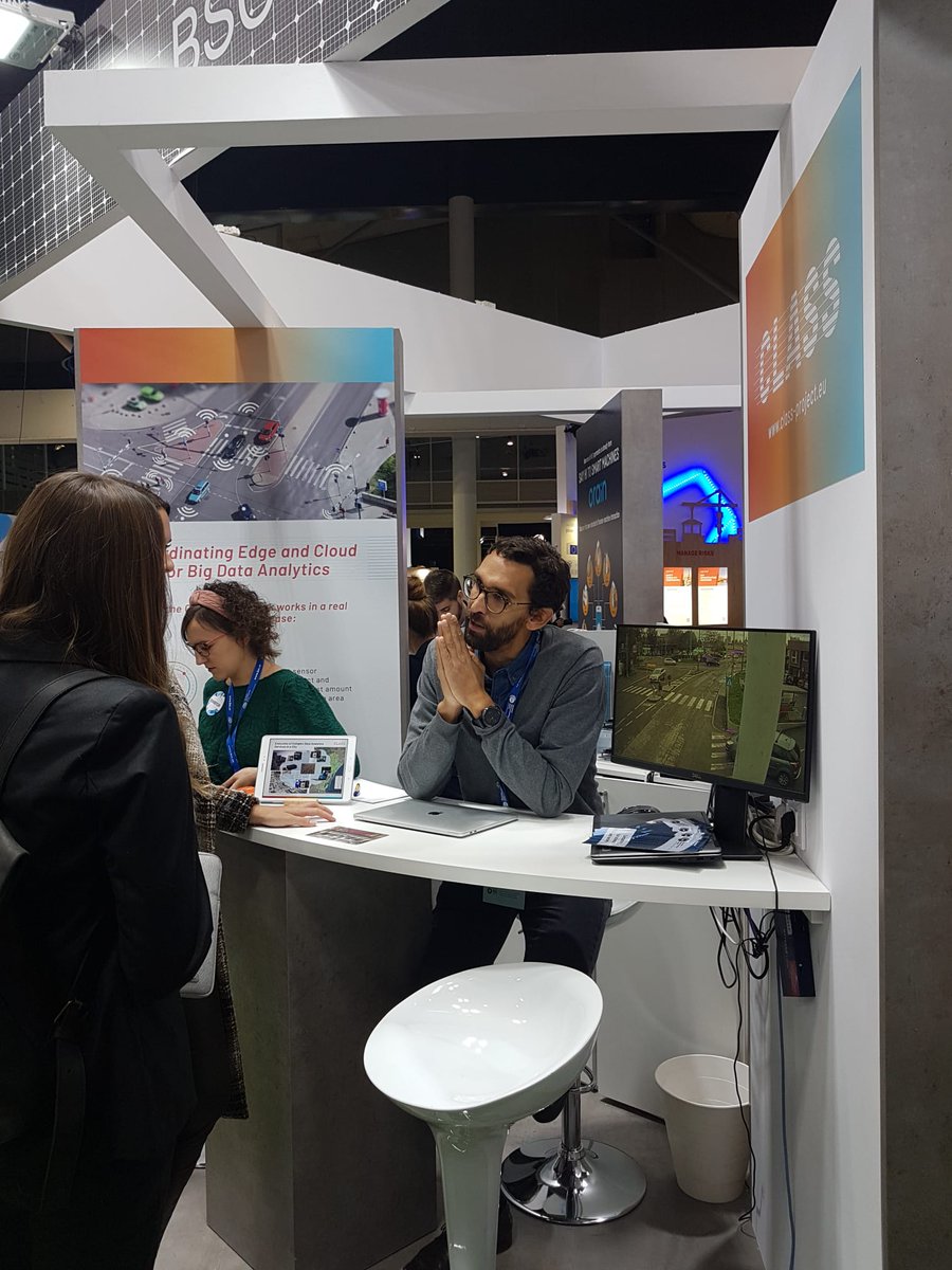EU_CLASS's tweet photo. Great kick-off for #SCEWC19 this morning with our first visitors🕵🏾‍♀️🕵🏾coming by stand D413 to hear about our @EU_CLASS project and #smartcity demo! #smartcities #urbaninnovation #CitiesMadeOfDreams https://t.co/yt5YjPDmpf