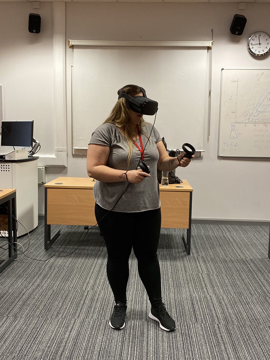 Exploring #immersivetechnologies today - here are a couple of our masters students having a go on the #oculusquest @UCLanLSBE @THE_UCLan @StudyAtUCLan @UCLanAlumni @oculus