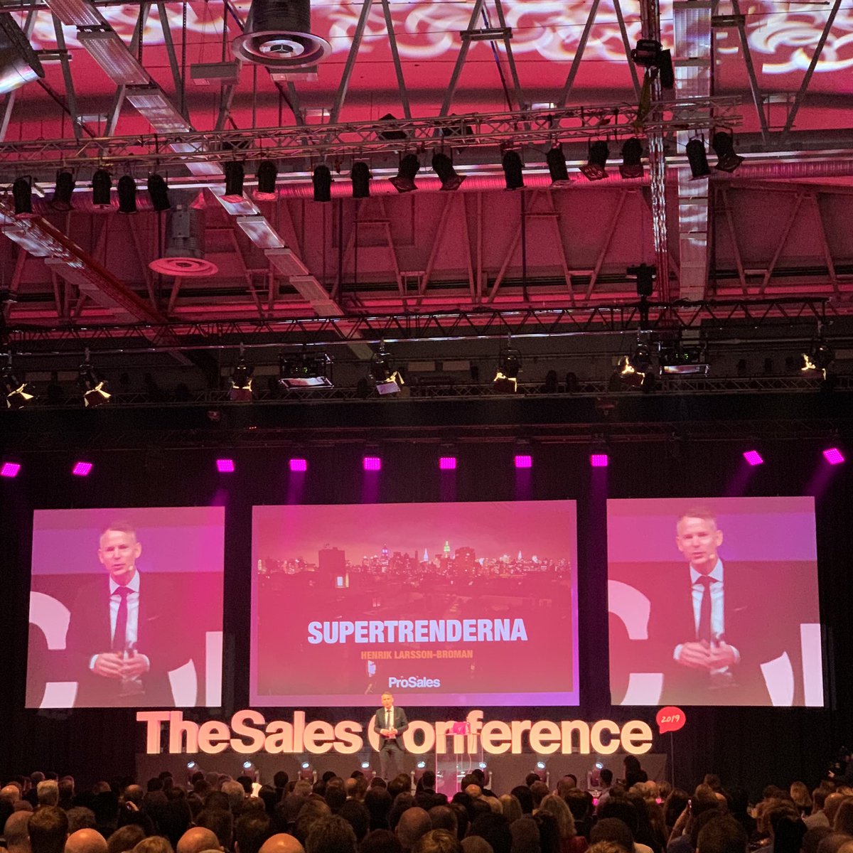 ”Business by empathy”, inspiring talk from Henrik Larsson-Broman about new era of emphatic leadership and strategies based on empathy. 

#theSalesConference19 #prosales #sales #salestrends #supertrends #forsaljning