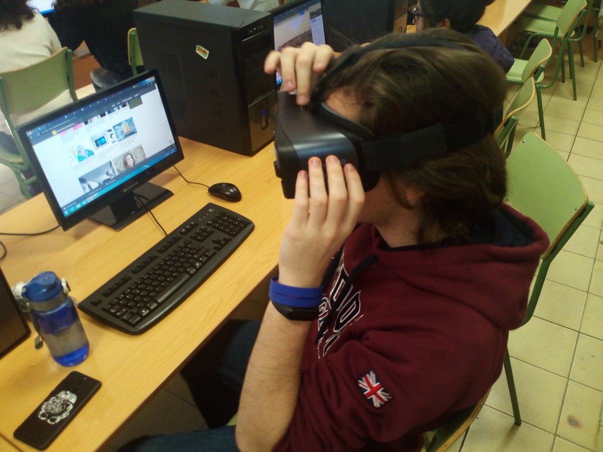 tecuribarri's tweet photo. El sábado 23 estaremos en @AumentaMe presentando el PIE #Explora_1819 realizado en @iesmuribarri que introduce la VR en el aula, incidiendo en la creación de recursos propios por parte del alumnado y del profesorado https://t.co/auOsnK5Is3 @crfptic @cfiesalamanca @educacyl https://t.co/LZWyolijd6