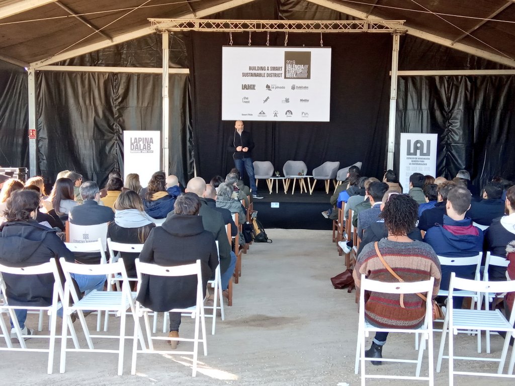 barriolapinada's tweet photo. Arrancamos la jornada "Building a Smart Sustainable District" en la que abordaremos los retos en el diseño de un #ecobarrio

#BSSD19 https://t.co/5aYQDmpXtE