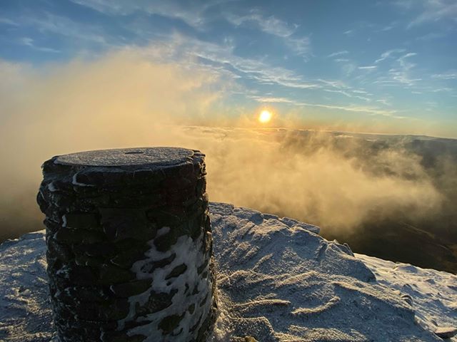 SnowdonRailway's tweet photo. Yesterday mornings #sunrise at 7am on #Snowdon summit 😮

Huge thanks to Henry Brackley for sharing these amazing photos👍

#freezing #WinterIsHere #uksnow #WinterWonderland https://t.co/PZWq6voege