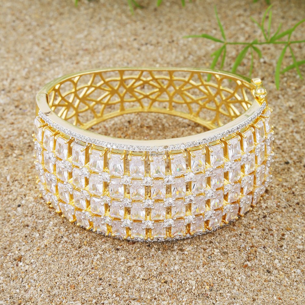 AnuradhaArts's tweet photo. ✨😍Get ready to this Wedding Season with Gold finish American Diamond Bracelet. Shop now: https://t.co/CmJhjMC9S1
-
-
-
-
-
-
-
#fancybracelets #diamondbracelet #latestbracelets #fashionjewellery #braceletsjewellery #braceletforgirl #designerbracelet #bala #anuradhaartjewellery https://t.co/6SJRNTtkZo