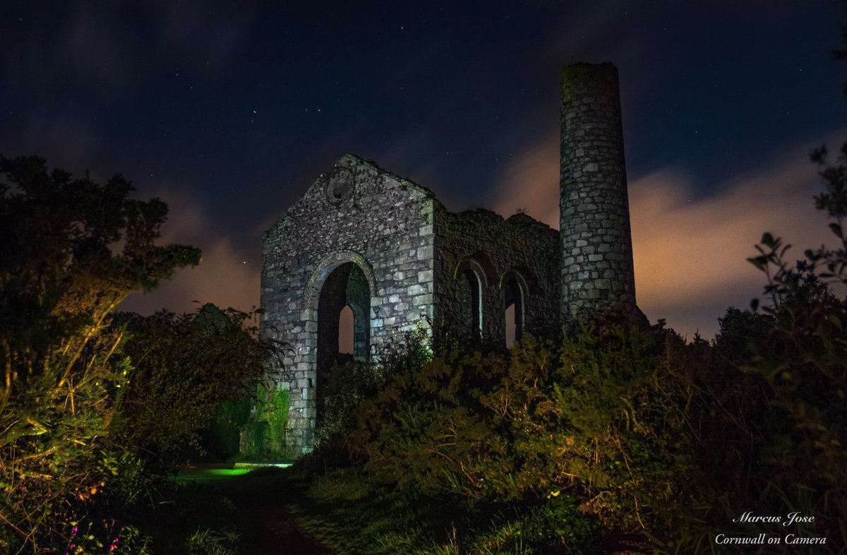 Cornwalloncam's tweet image. Moonlight, stars and light painting at South Wheal Frances, I had a lot of fun getting these shots!!
#kernow #cornwall #uk #cornishmining #Poldark #night #nightphotography #nofilter #moon #moonlight #clouds #lightpainting #longexposure #stars #Nikon #nikonphotography #d7200 #art