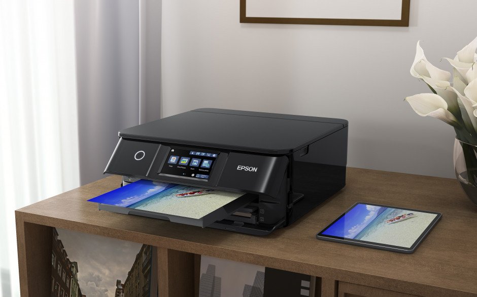 Epson_ES's tweet photo. Descubre la las nuevas impresoras multifunción #ExpressionPhoto 🖨️ ideales para producir fotos de alta calidad con tintas de 6 colores y en formatos de hasta A4 y A3. ¡No te pierdas todas sus ventajas! https://t.co/XoWhpp2BZI https://t.co/KZJoAm1K4I